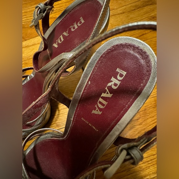 Prada Metallic Ankle Strap Heel - Silver shoes with crossed straps - Picture 3 of 16